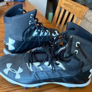 Mens size 9 football cleats